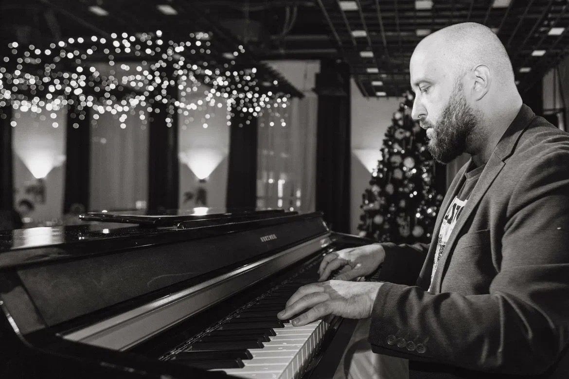 Vladimir Kapyrin at the piano